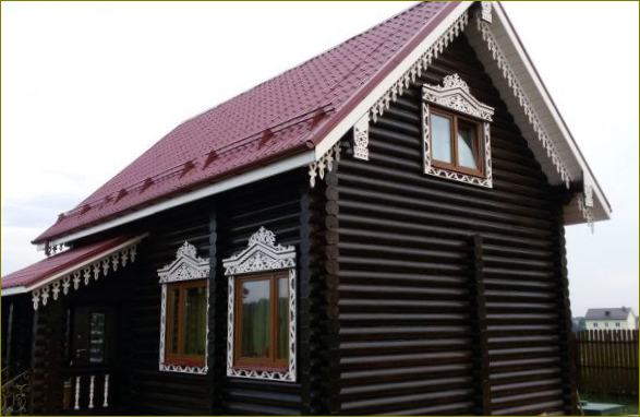 Фасада с висок гланц, обработена с алкидна боя
