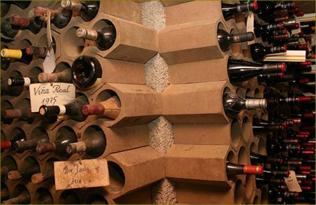 Стойка за тръби за съхранение на вино