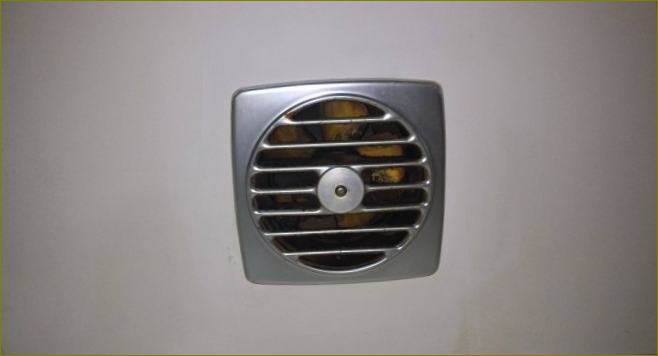 вентилатор в стената