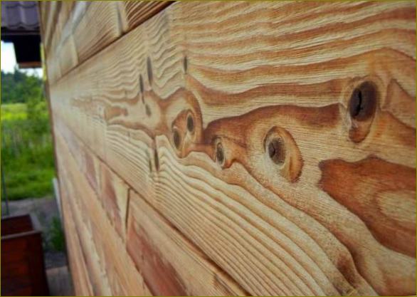 Можете да подобрите качеството на дървената повърхност, като я шлайфате след нанасянето на грунда