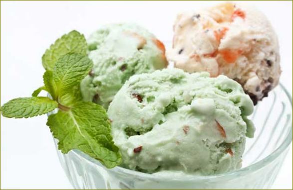 Сладолед с рибена хайвер и водорасли
