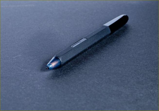 Снимка 5. Най-новият стилус XP-PEN P06, който се доставя с таблета Deco 02, има един бутон (десен бутон на мишката) и цифрова гума, съвместима с Photoshop. 1/180, 10.0, 320, 55